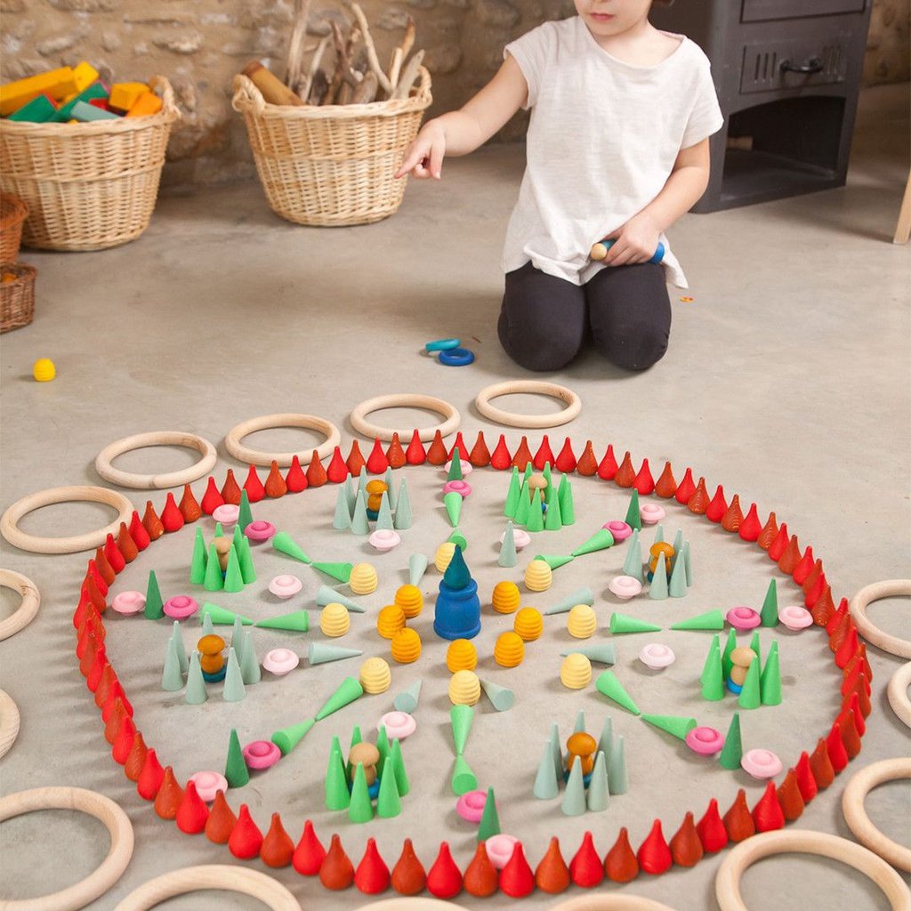 Mandala conos verdes - 36 piezas de madera GRAPAT