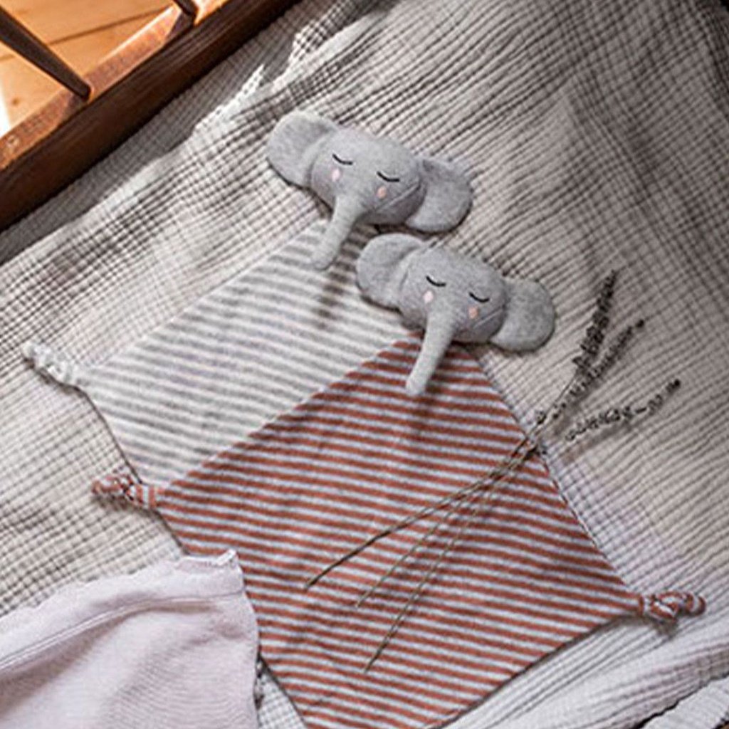 Doudou Elefante de rayas tierra y beige AVA & YVES
