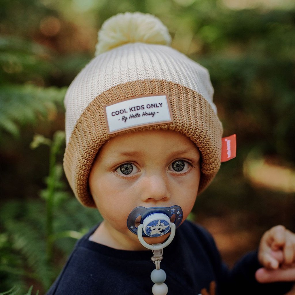 Gorro pompón beige HELLO HOSSY
