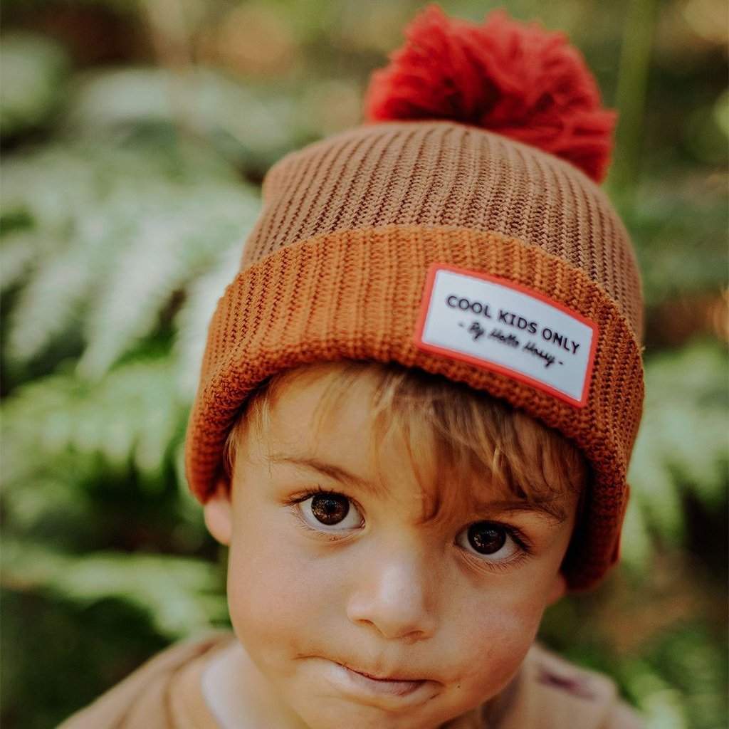 Gorros pompón brownie HELLO HOSSY