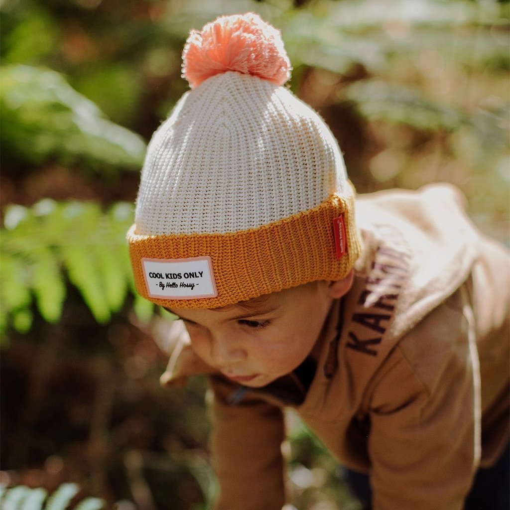 Gorro pompón camel HELLO HOSSY